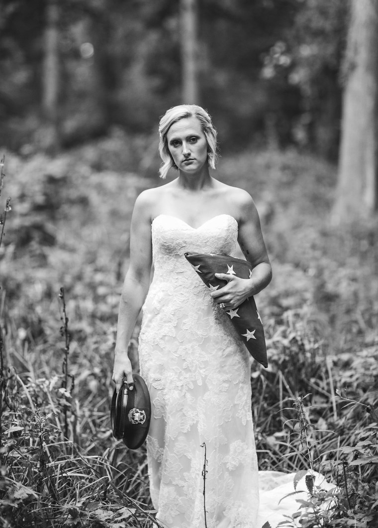 Bride does wedding photoshoot a week after husband-to-be was killed.