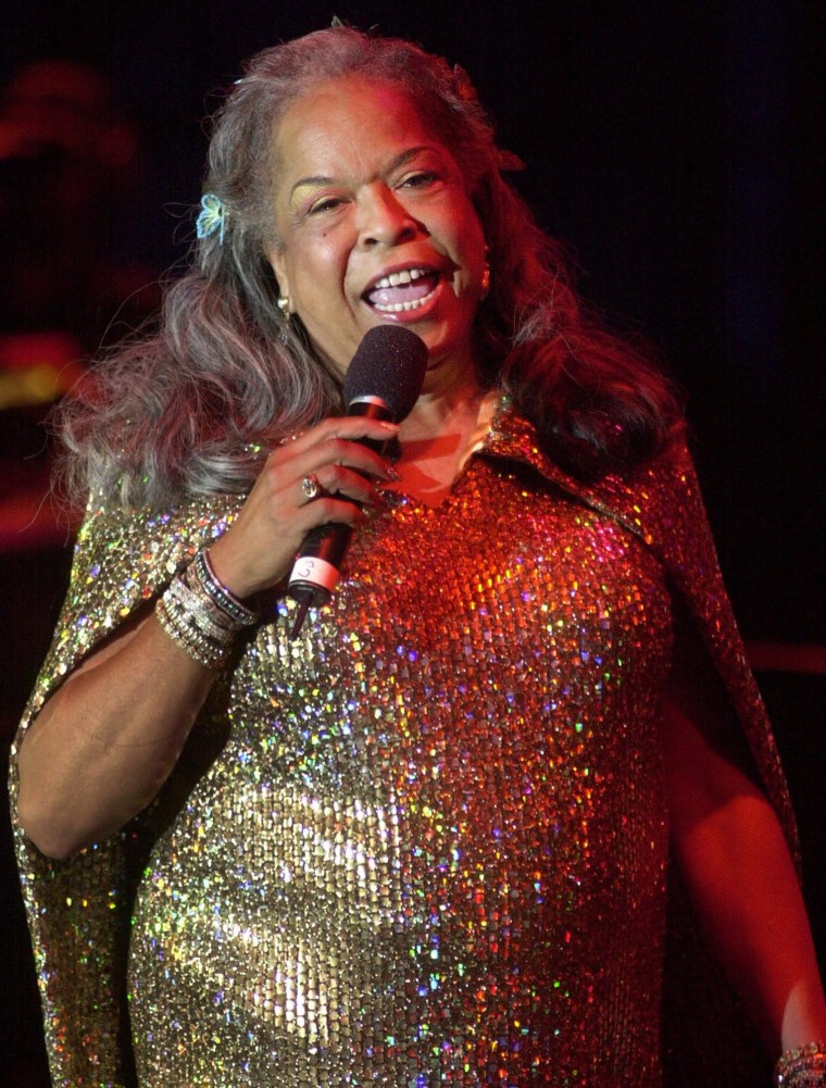 Image: Della Reese sings during the Detroit 300 festival