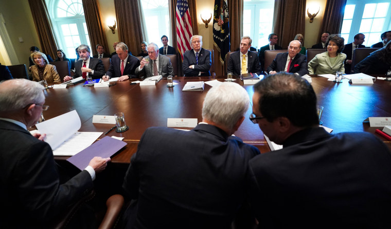 Image: Trump holds a cabinet meeting at the White House
