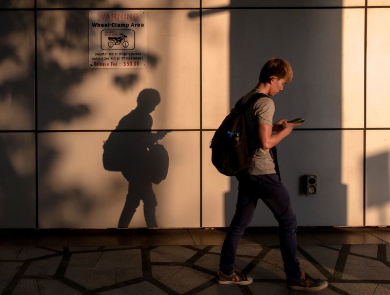 Image: People Using Cellphones