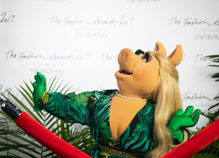 Style Icon Miss Piggy On Life In Lockdown & Starring In Muppets Now - NZ  Herald