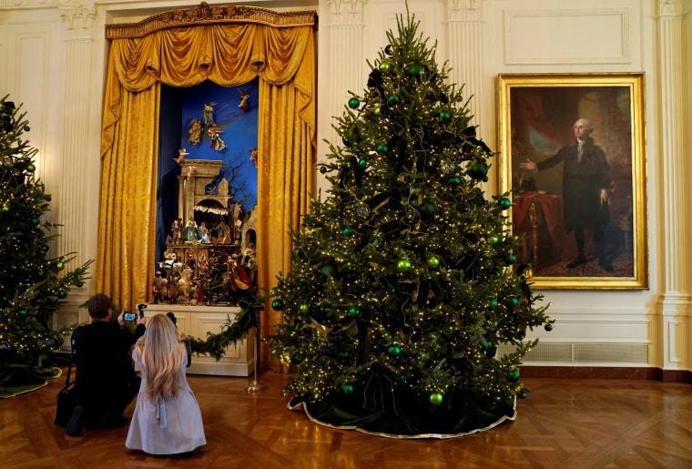 Image: Christmas decor at the White House in Washington