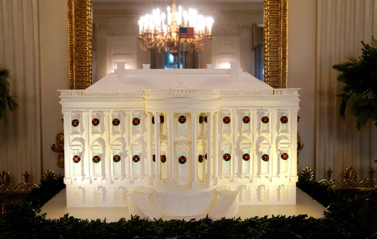 Image: Christmas decor at the White House in Washington