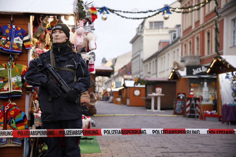 Image: Police say explosive device found at Potsdam Christmas market