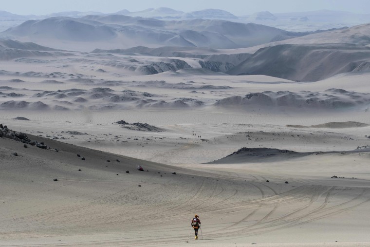 Image: A competitor races in the second stage of the Marathon des Sables