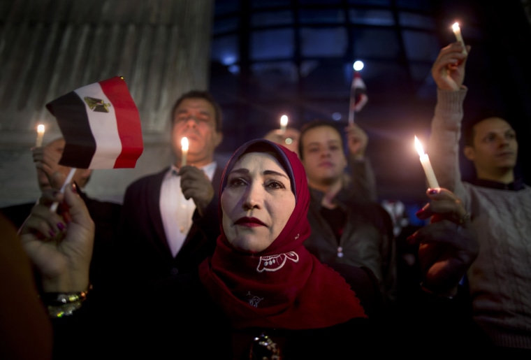 Image: People take part in a candlelight vigil for victims of a massacre at a mosque days earlier