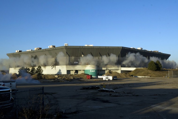 Image: Attempted implosion of Pontiac Silverdome