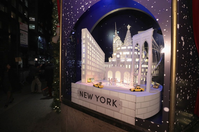 Image: Lord & Taylor Unveils 2017 Holiday Windows With Performance By Jessie James Decker