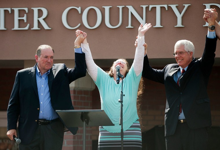 Rowan County Clerk Kim Davis holds her hands in the air with her attorney Mat Staver (R) and Republican presidential candidate Mike Huckabee in front of the Carter County Detention Center on September 8, 2015 in Grayson, Kentucky.