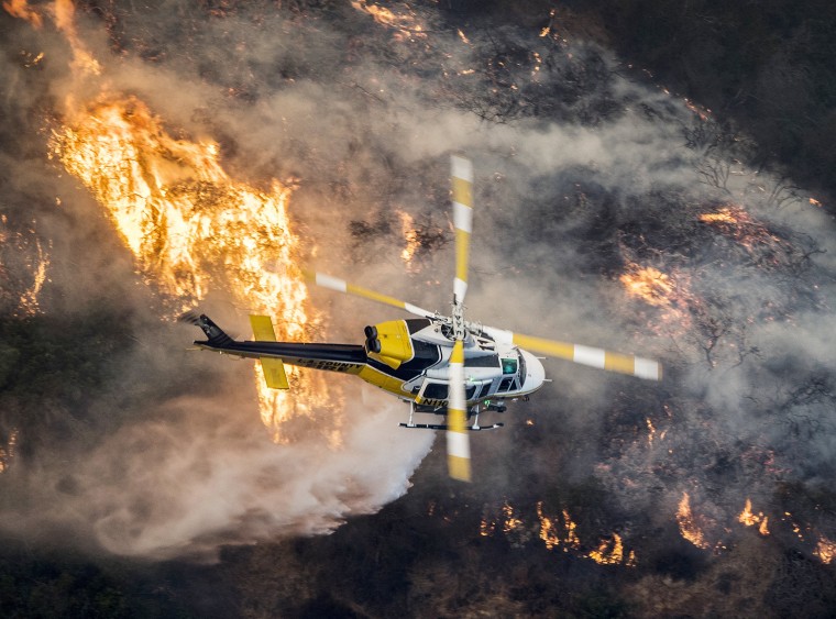 Image: Skirball fire burns in Bel-Air California
