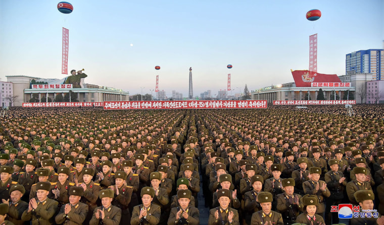 Image: North Korean soldiers and Pyongyang residents at rally