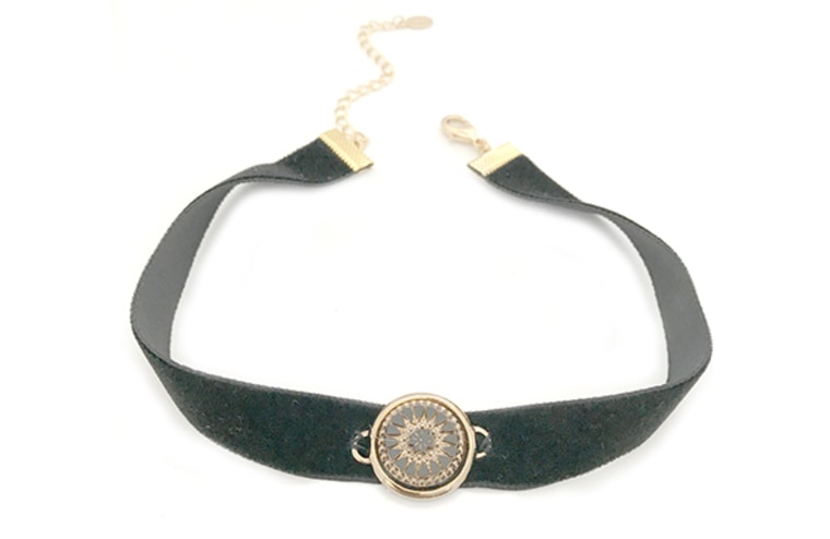 Velvet choker