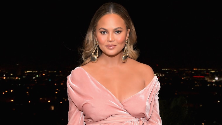 Chrissy Teigen Tries To Save Spilled Breastmilk On Twitter