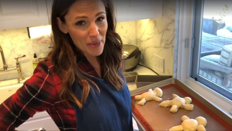 Jennifer Garner and her faux cooking show!