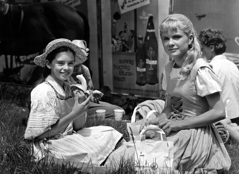 THE SOUND OF MUSIC, Angela Cartwright, Heather Menzies having lunch on set 1965