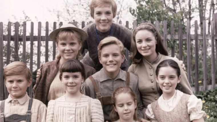 THE SOUND OF MUSIC, from left, Duane Chase, Heather Menzies, Debbie Turner, Julie Andrews, Nicholas