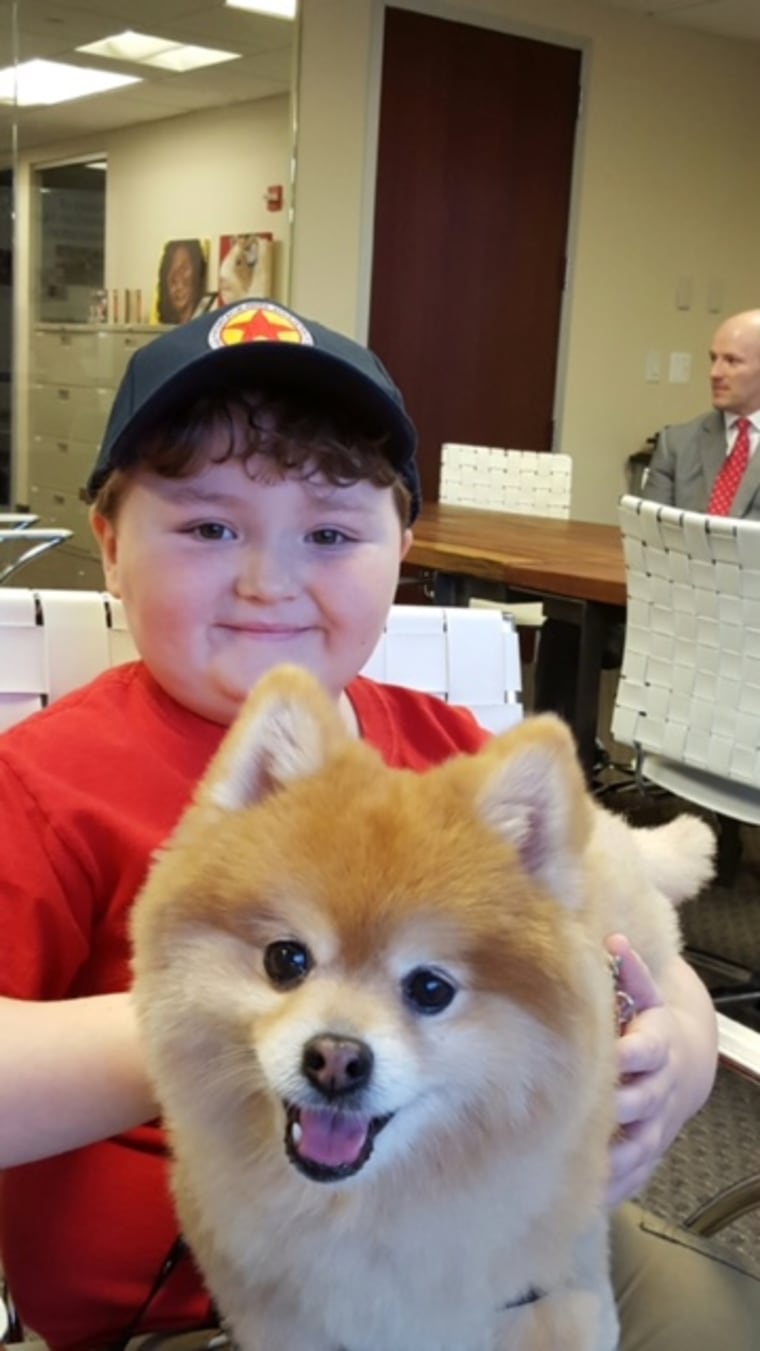 pediatric cancer patient with therapy dog