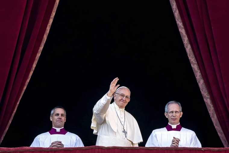 Image: Pope Francis delivers the Urbi et Orbi Christmas Day message