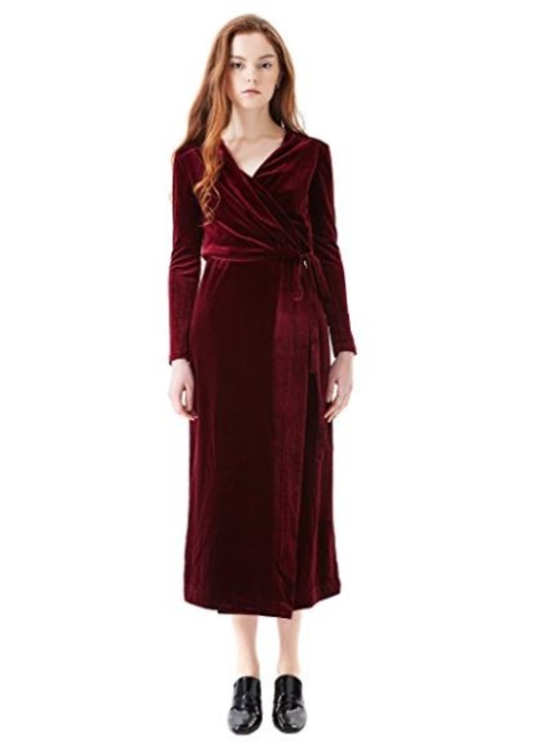 Meghan Markle's Christmas dress from Club Monaco is on sale