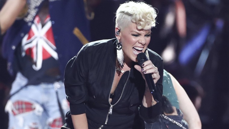 Super Bowl 2018 prop bet: Pink's national anthem performance goes