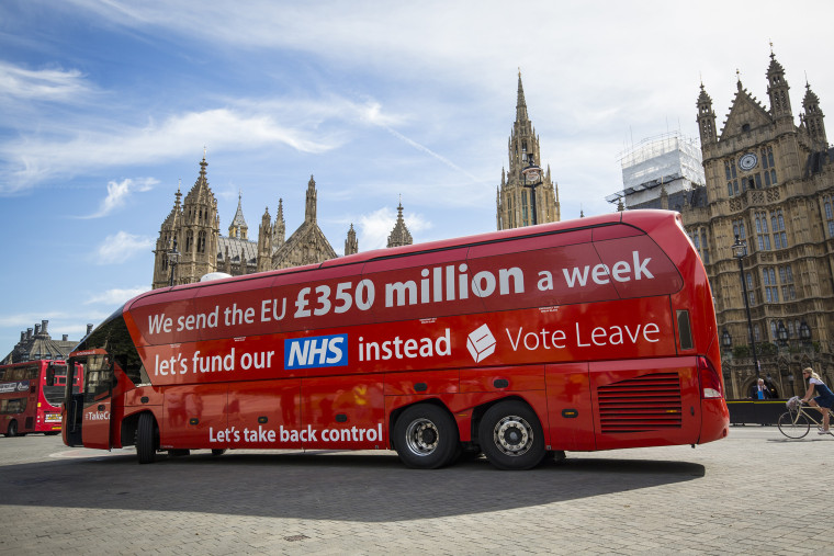 Image: A "Leave" campaign bus 