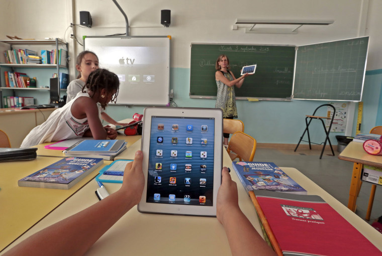 Image: Elementary school children