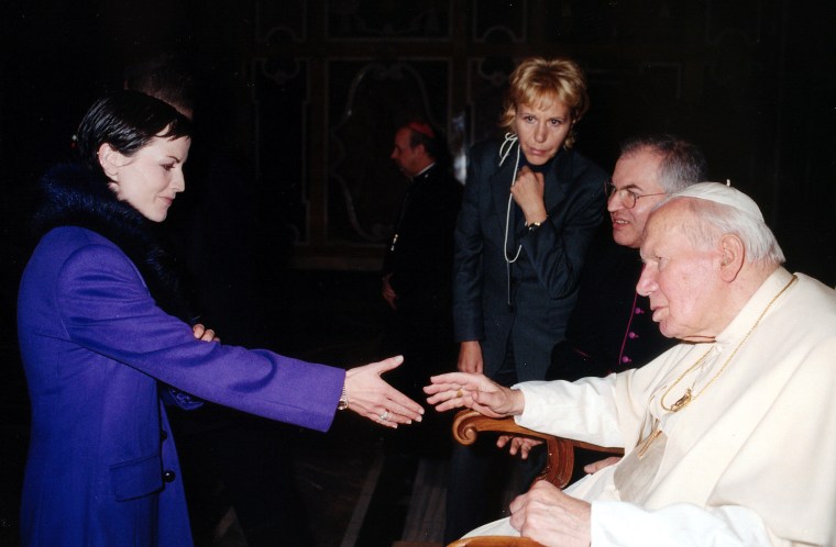 Image: Dolores O'Riordan greets Pope John Paul II at the Vatican