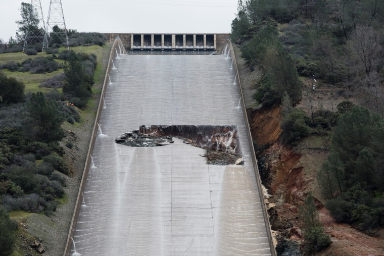 Image: Thousands Evacuated Near Oroville Dam As Spillway Threatens To Fail