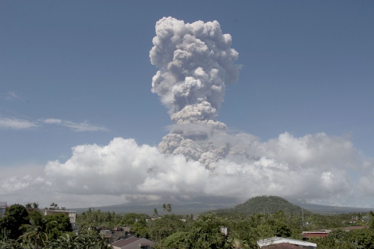Image: Mayon volcano