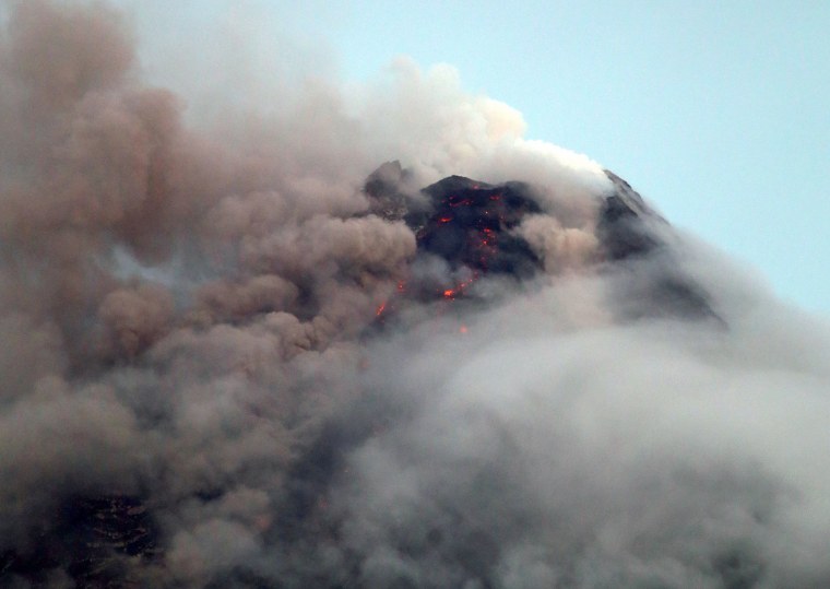 Image: Erupting Mayon volcano