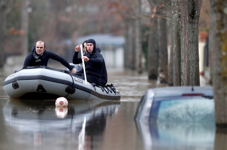 Image: Paris police divers patrol flooded street in Villeneuve-Saint-Georges