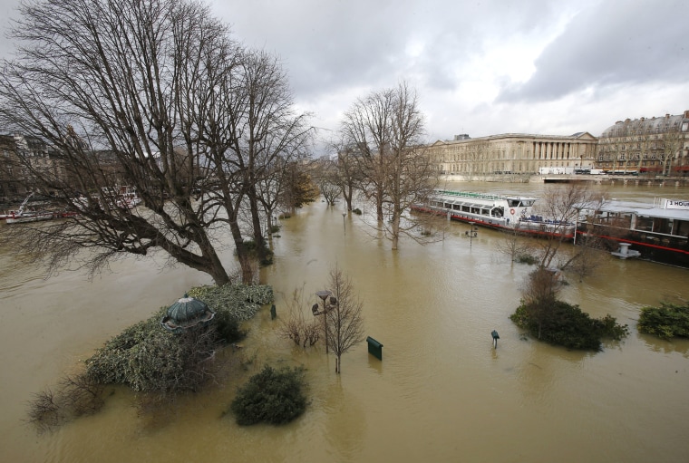 Image: The banks of river Seine are flooded in Paris