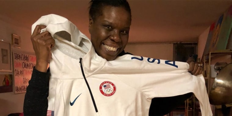 Leslie Jones live tweets Olympic ice skating