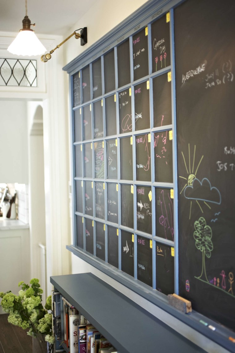 DIY - Large Chalkboard Calendar - Remodelando la Casa