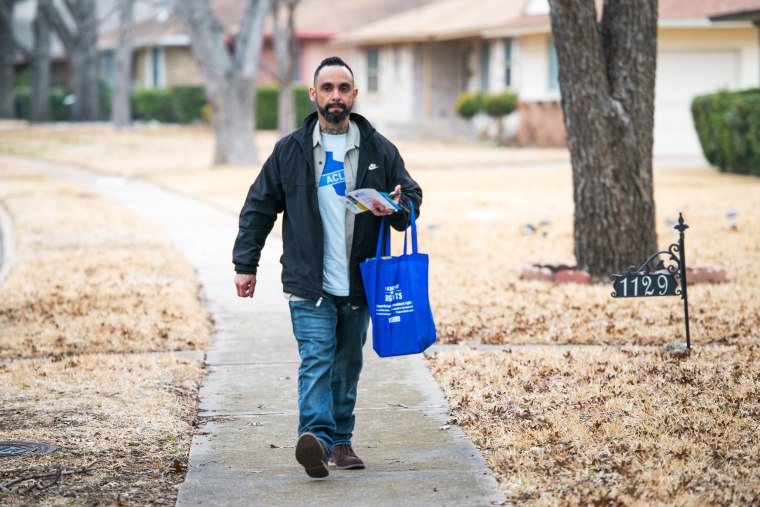 Image: William Roundtree, 40, a campaign canvaser for the ACLU of Texas, goes door to door in south Dallas