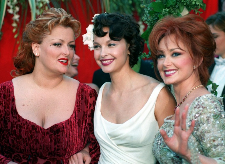 Country singer Naomi Judd, right, is joined by her daughters, singer Winona, left, and actress Ashley, during the arrivals for the 70th Academy Awards show Monday, March 23, 1998 in Los Angeles.