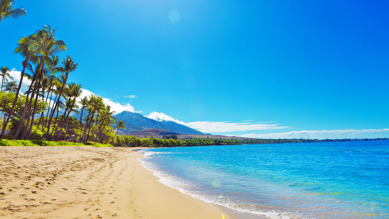 Best US beaches: Kaanapali Beach and resort Hotels on Maui Hawaii