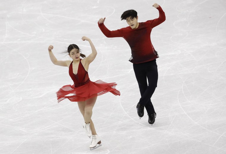 Image: Maia Shibutani and Alex Shibutani of the United States perform during the ice dance