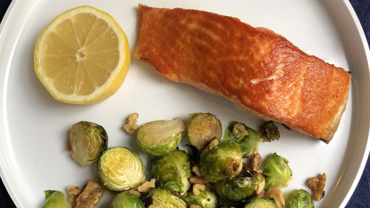This ketogenic-diet dinner of pan-seared salmon and brussels is super healthy and easy to make.
