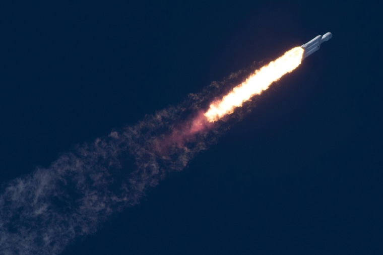 Image: A SpaceX Falcon Heavy rocket lifts off from the Kennedy Space Center in Cape Canaveral
