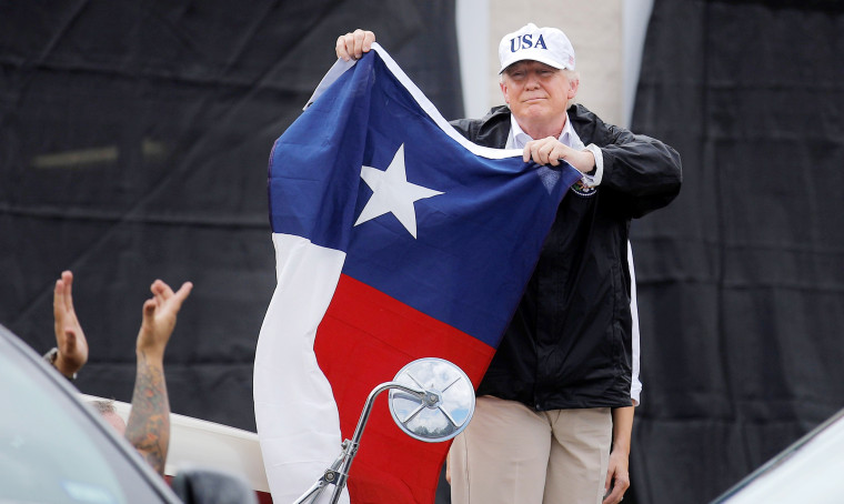 Image: President Trump holds a flag of the state of Texas in Corpus Christi
