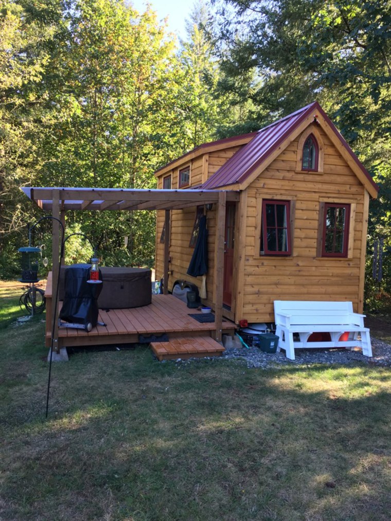 Home - Seniors living in tiny houses