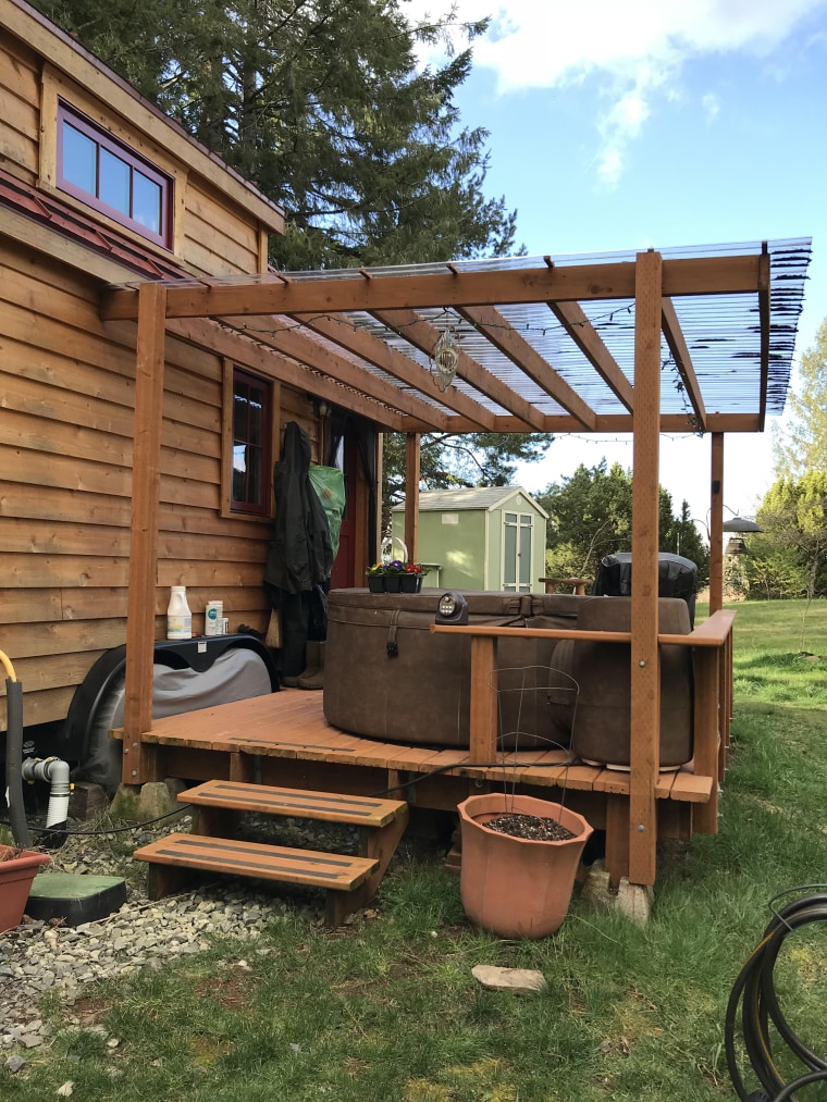 Home - Seniors living in tiny houses