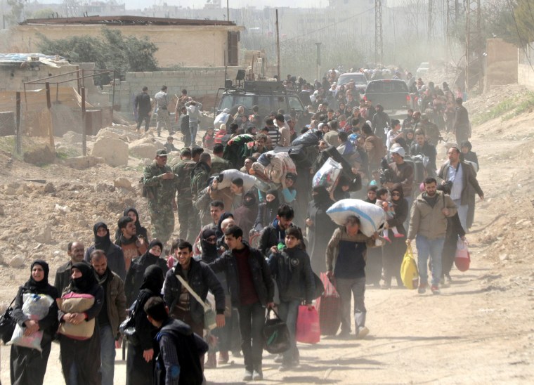 Image: People leaving rebels-held Eastern Ghouta