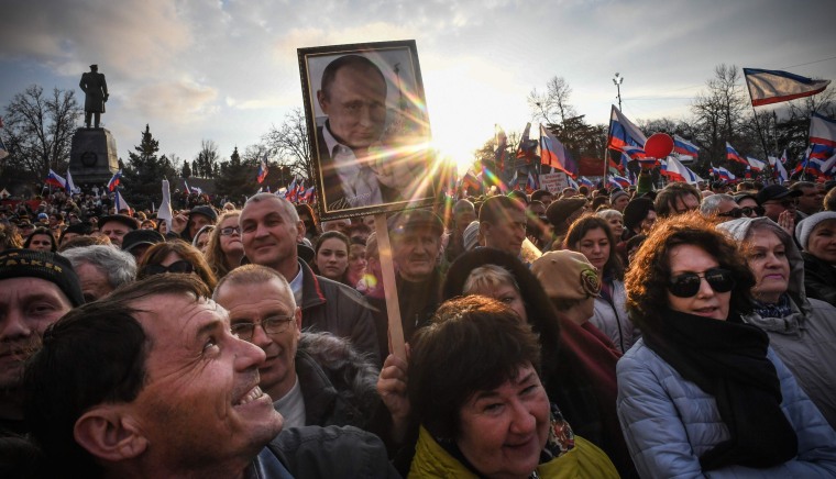Image: Supporters of Russian President Vladimir Putin gather for a rally