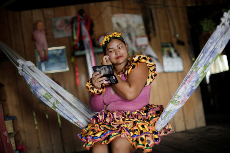 Image: A member of the "Bloco Bambas da Folia" group puts on makeup