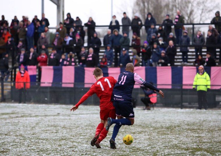 Image: Dulwich Hamlet plays against Worthing F.C.