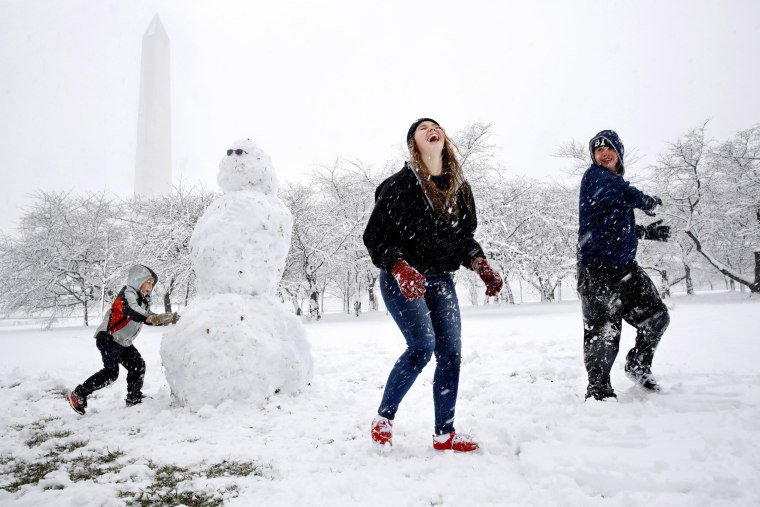 Image: A Florida family at the National Mall enjoys their first snowfall