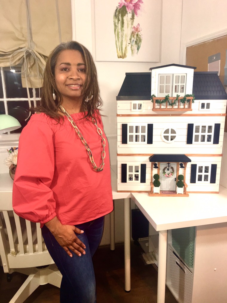Woman creates amazing Fixer Upper inspired dollhouse