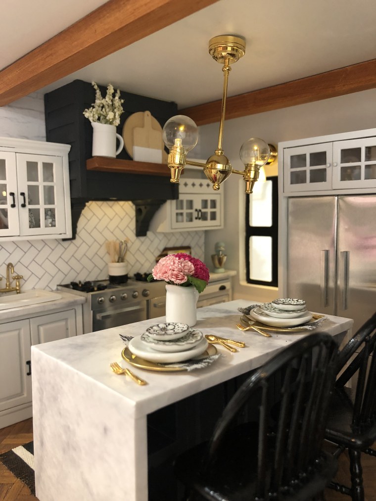 Woman creates amazing Fixer Upper inspired dollhouse